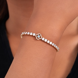 Clover Leaf Pulsera de tenis de eslabones de cadena chapada en oro de 14 quilates para mujer Brazaletes de moda con circonitas y diamantes ODM en forma de corazón - Product Image 3