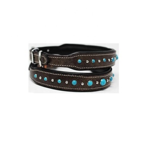 Collar de cuero acolchado para perro, accesorio hecho a mano, con tachuelas decorativas, fabricante y venta al por mayor - Product Image 1
