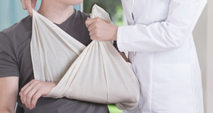 Medresq ผ้าพันแผลผ้าฝ้ายสามเหลี่ยมสำหรับปฐมพยาบาลขนาด40x40x56นิ้วผ้าไม่ทอใช้ทางการแพทย์ฟอกขาวขนาด40x40x56นิ้ว - Product Image 3