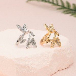 Bague ouverte unisexe en or blanc K avec micro-pavé de zircon cubique en forme de papillon pour les fêtes - Product Image 1