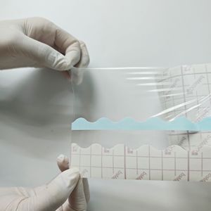 Cinta adhesiva transparente impermeable desechable para uso médico, rollo de película de PU para apósitos, película protectora quirúrgica - Product Image 2