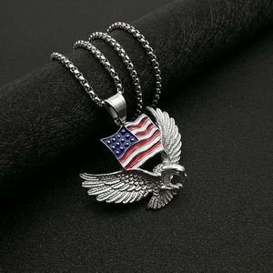 Yunnique – collier avec pendentif aigle en acier inoxydable plaqué or, design drapeau américain, bijoux cadeau unisexe - Product Image 4