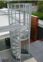 Escalier en spirale métallique intérieur avec cage de sécurité pour villa - Conception durable