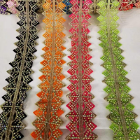 Beaucoup de couleurs 100% polyester soluble dans l'eau tissu de dentelle brodé quotidien style africain avec broderie de strass pour vêtements
