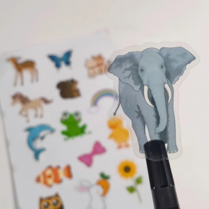 Pegatinas personalizadas de dibujos animados transparentes y bonitas con corte especial, en tamaños irregulares, adecuadas para cajas de regalo, etiquetas de regalo, vinilo. - Product Image 4