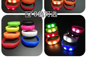 Pulsera de Silicona LED Personalizable OEM con Logotipo Grabado, en Relieve o Impreso para Correr de Noche - Product Image 2