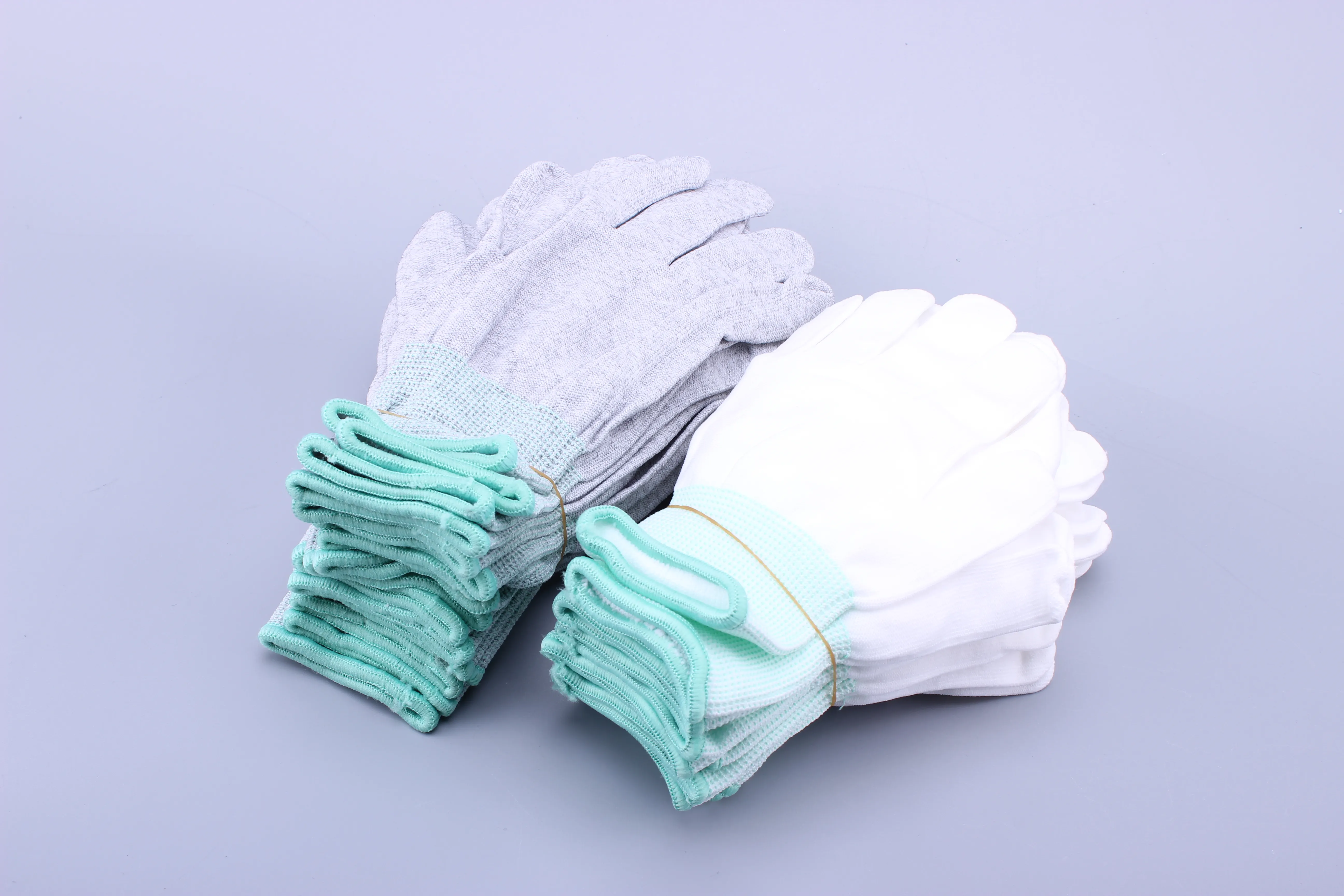 Высококачественные и дешевые белые 13 калибра бесшовные трикотажные полиэфирные рабочие перчатки для лаборатории