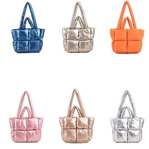 Sac fourre-tout matelassé en nylon imperméable de luxe léger avec rembourrage, sac à bandoulière pour femme et unisexe, idéal pour le shopping - Product Image 6