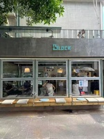 Puertas y Ventanas Plegables Modernas de Aluminio y Vidrio, Ideales para Salas de Estar y Cafeterías