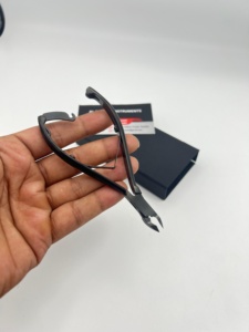 Nouvel arrivage : Coupe-cuticules professionnel noir couleur plasma, lame incurvée et affûtée avec verrouillage, pince à ongles pour manucure - Product Image 3