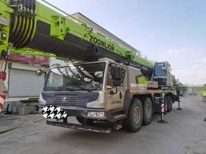 Grúa sobre Camión Usada Zoomlion ZTC de 95 Toneladas, Maquinaria de Movimiento de Tierras, Grúa Móvil sobre Ruedas, Zoomlion de 95 Toneladas Montada en Camión con Motor y Bomba - Product Image 2