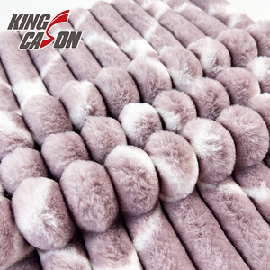 Nhà máy Kingcason sản xuất vải lông thỏ sọc 100% polyester, thân thiện với da, màu sắc tùy chỉnh, dùng cho quần áo và chăn - Product Image 2