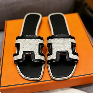 Chaussures de créateur OEM/ODM d'usine, semelles en caoutchouc antidérapantes pour l'extérieur, en cuir véritable, pour femmes, pantoufles de luxe pour voyages - Product Image 2