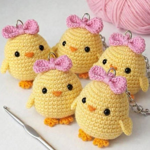 Llavero de pollito de ganchillo personalizado, hecho a mano, con diseño de pájaro pequeño, mini y lindo, de lana tejida - Product Image 3