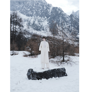 เสื้อโค้ทผู้หญิงขายส่ง JASMINE CASHMERE ทำมือ เสื้อโค้ทผู้หญิงทรงหรู กระดุมแถวเดียว เสื้อโค้ทผู้หญิงสีขาว เสื้อผ้าผู้หญิง WhiteAnt - Product Image 1