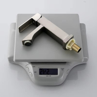 Robinet de salle de bain moderne personnalisé, à montage sur pont, à poignée unique, à trou unique, en chrome, en zinc, pour lavabo, pour usage scolaire