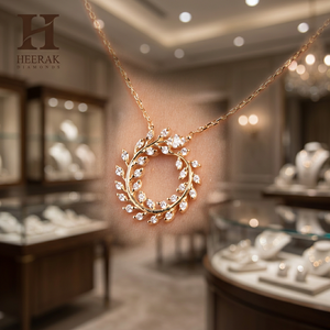 Fabricante de Joyería Fina Personalizada, Colgante de Corona de Diamantes en Oro de 14k - Elegante Collar Botánico para Venta al Por Mayor - Product Image 1