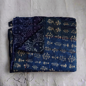 Manta reversible bordada a mano Sari Kantha de algodón índigo azul indio - Product Image 1