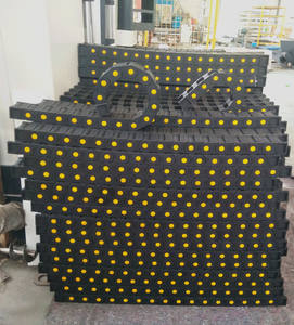 ケーブルエネルギーチェーンをけん引するプラスチックケーブルキャリア - Product Image 4