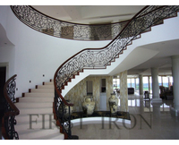 Rampe d'escalier en fer forgé d'extérieur d'époque à vendre