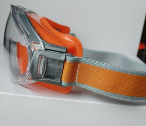 แว่นตานิรภัยป้องกันฝ้า ผลิตจากพลาสติก PC ทนแรงกระแทก กรอบโพลีคาร์บอเนต เลนส์โพลีคาร์บอเนต ได้รับมาตรฐาน EN166 เหมาะสำหรับงานก่อสร้าง - Product Image 2