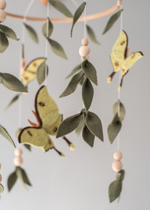 Butterfly baby mobile Lunar moth mobile per culla woods baby nursery mobile neonato appeso feltro minimalista baby mobile - Product Image 6
