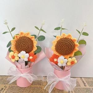 Bouquet de fleurs en forme de tournesol pour la fête des enseignants, bouquet fait main en laine tricotée, cadeau scolaire pour enseignant - Product Image 1