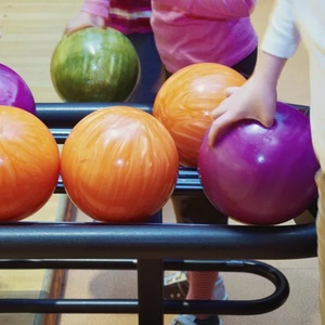Venta directa de fábrica, Bola de bolos de uretano personalizada con rendimiento mejorado, nuevo equipo de bolos, diseño privado - Product Image 2