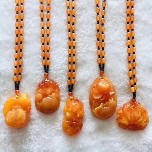 ผู้ผลิตเครื่องประดับ YL ขายส่งสร้อยคอพลาสติกสำหรับผู้หญิง จี้อำพันยาว สไตล์วินเทจ ลูกปัดสไตล์ชาติพันธุ์ เสื้อผ้าฝ้ายลินิน - Product Image 2