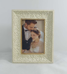 Cornice Portafoto Vintage Francese in Resina Fatta a Mano, Bordo Bianco con Motivo a S Traforato, Ecologica - Product Image 6