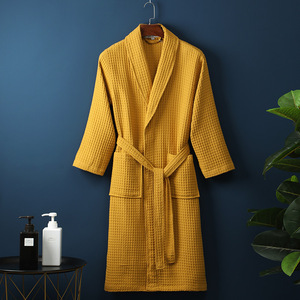 Albornoz largo de gofres fino de verano de fabricante al por mayor para adultos para uso en salón de belleza de hotel - Product Image 5