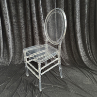 Chaise Charivari empilable transparente en plastique PC Meubles de salle à manger Chaise de mariage Brida en acrylique de style élégant Dossier rond