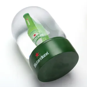 Hochwertige benutzer definierte Schneeball harz Handwerk interessante Schneekugel mit grüner Weinflasche Dekoration