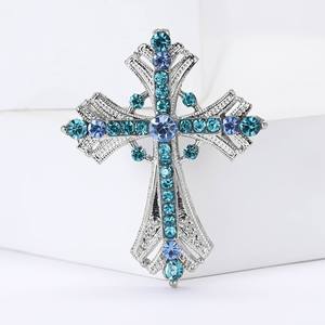 Nouveauté 2026 : Broches Croix Élégantes avec Strass Tendance pour Robes et Invitations de <span class=keywords><strong>Mariage</strong></span> - Product Image 3
