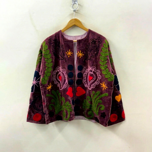 เสื้อโค้ทกำมะหยี่ปักลายโบฮีเมียนสำหรับผู้หญิงไซส์พลัส งานแฮนด์เมดลายดอกไม้ คอทรงโอ แขนสามส่วน เสื้อคลุมสำหรับฤดูใบไม้ร่วง - Product Image 1