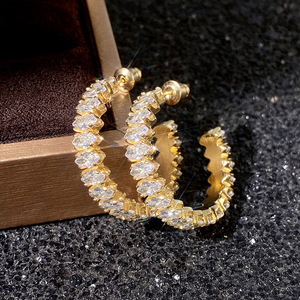 Orecchini a Cerchio a C Eleganti Stile Corte, Gioielli di Lusso Chic per Donna, da Indossare Ogni Giorno, per Feste, Accessorio Regalo - Product Image 5