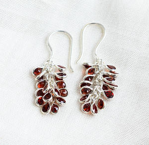 Pendientes Colgantes de Lágrima Color Rojo Escarlata en Oferta, con Metal de Plata de Ley, Estilo Lujoso - Product Image 3