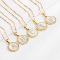 Pendentif de pièce de monnaie initiale pour femme Charm Shell 26 lettres pour collier Collier pendentif rond initial en acier inoxydable plaqué or 18 carats