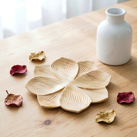 Plateau en bois en forme de lotus, plateau de service haut de gamme, assiette à fruits, plat à pâtisserie classique, bol à noix et à collations pour hôtels