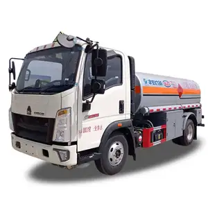 2023 nuovo HOWO 4x2 carburante camion cisterna 6200 LitersManual Diesel di rifornimento per la vendita 6.2 m3 camion petroliera