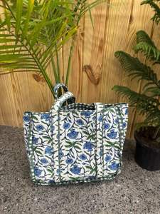 Sac fourre-tout matelassé fait main à volants floraux en coton pour femme – Sac à bandoulière grande capacité assorti aux couleurs, le plus vendu - Product Image 3