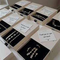 Boîte à bijoux en carton rose de luxe avec logo imprimé Van Cleef & Arpels, pour bracelet, collier, boucles d'oreilles, emballage cadeau