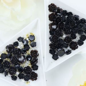 50 Piezas/Bolsa de <span class=keywords><strong>Flores</strong></span> de Resina Negra <span class=keywords><strong>y</strong></span> Blanca de 6/8 mm con Cuentas Doradas <span class=keywords><strong>y</strong></span> Plateadas, Dijes para Uñas, Decoración de Uñas 3D con <span class=keywords><strong>Mariposas</strong></span> - Product Image 3