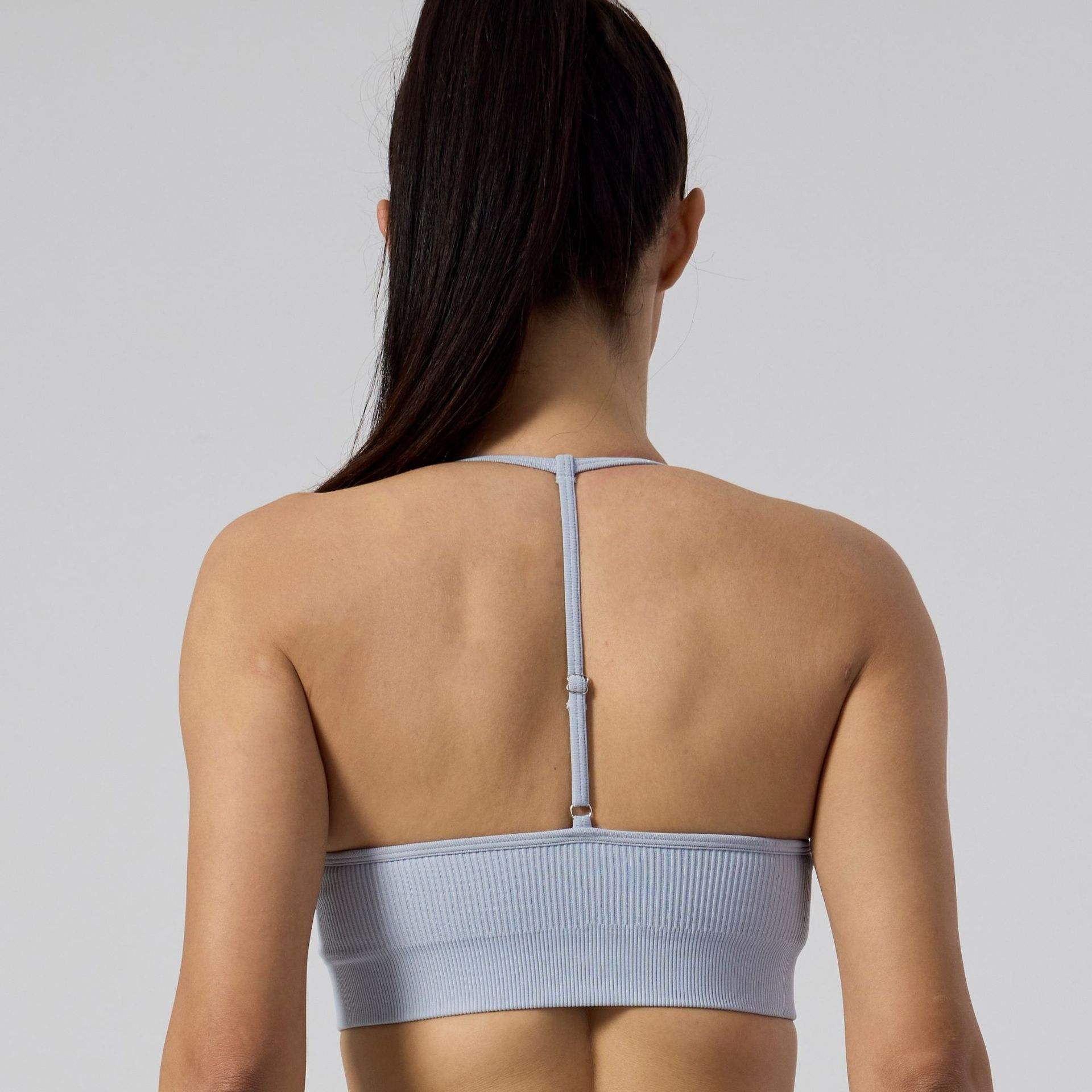 เสื้อชั้นในสีเทา