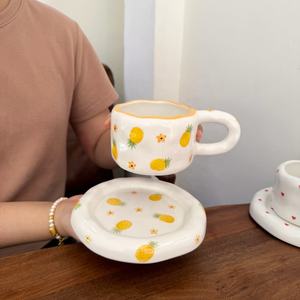 Juego de <span class=keywords><strong>Taza</strong></span> y Platillo de Café de Cerámica Hechos a Mano al por Mayor de Fábrica, Diseño Divertido y Regordete, Tazas de Café de Porcelana con la Frase '<span class=keywords><strong>I</strong></span> <span class=keywords><strong>Love</strong></span> <span class=keywords><strong>Me</strong></span>' - Product Image 3