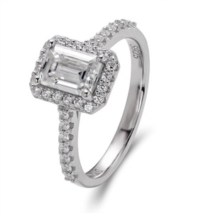 Anillo de Moda para Mujer con Moissanita Corte Esmeralda DEF en Plata 925, Joyería Messi - Product Image 3