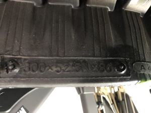 Chenilles en caoutchouc JM 300*52.5N*86 avec dents de précision, réduisent les vibrations, parfaitement adaptées aux excavatrices de petite et moyenne taille - Product Image 4