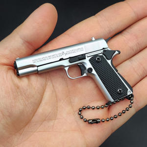 Vente en gros de mini pistolets jouets mignons 1911 entièrement en métal, modèle miniature, porte-clés Beretta, impression numérique écologique pour Halloween - Product Image 2