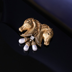 Broche é<span class=keywords><strong>l</strong></span>égante et minimaliste en alliage incrusté <span class=keywords><strong>de</strong></span> perles, motif double tête <span class=keywords><strong>de</strong></span> cheval, style rétro, accessoire polyvalent pour femme - Product Image 3