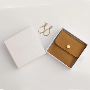 Pochette à bijoux moderne en microfibre marron avec pochette de 8*8 cm et insert de 6*6 cm, fermeture à bouton pression, pochette pour collier - Product Image 5